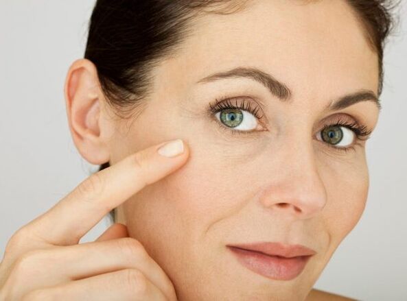 Cosmetische ingrepen na 45 jaar zijn gericht op het verhogen van de hydratatie van de huid