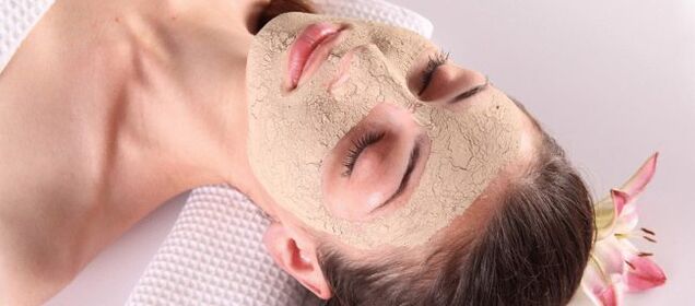 Gistmasker verstevigt de huid van het gezicht en geeft het een toon