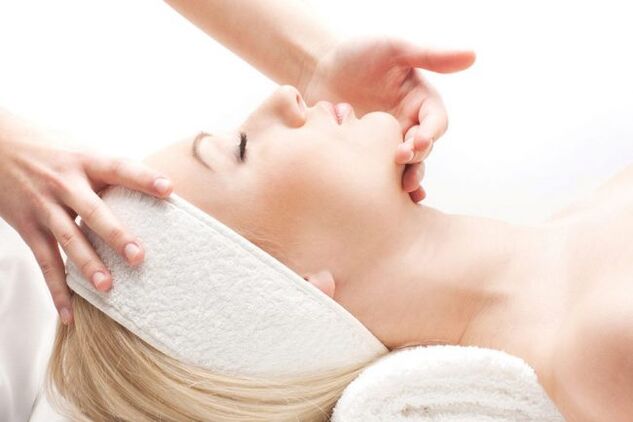 Massage is een effectieve methode voor gezichtshuidverjonging