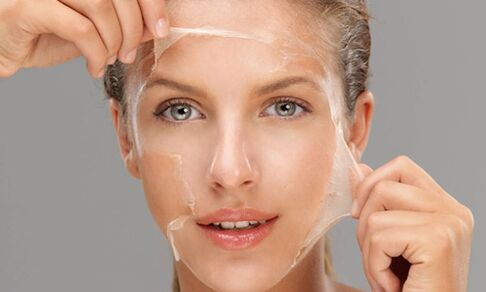 Diepe peeling verbetert de regeneratieprocessen in de huid en verjongt deze