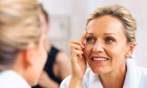 Vrouwen zijn tevreden met de resultaten van gezichtshuidverjonging dankzij niet-chirurgisch tillen